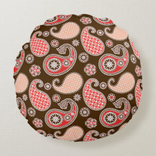 Paisley motief, koraal en chocoladebruin rond kussen
