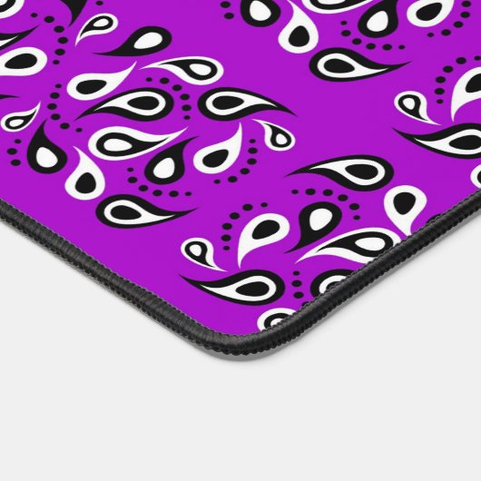 Paisley-patroon op paars bureaumat (Hoek)