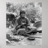Paiute Basket Maker: 1902 Poster (Voorkant)