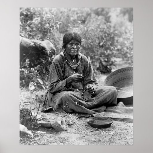 Paiute Basket Maker: 1902 Poster (Voorkant)