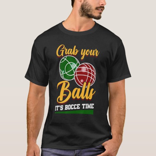 Pak je ballen... Het is een Bocce Time Game Bocce. T-shirt (Voorkant)
