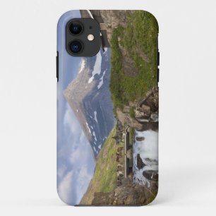 Pakkers leiden een rij paarden over een brug boven Case-Mate iPhone case
