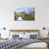 Pakketreeksen van paarden boven de brug canvas afdruk (Insitu (Slaapkamer))