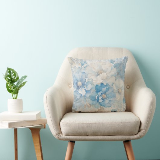 Pale Blue and White Floral Kussen (Stoel)