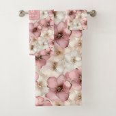 Pale Pink Petals Towel Chic Custom Name Bathroom Bad Handdoek (Insitu)