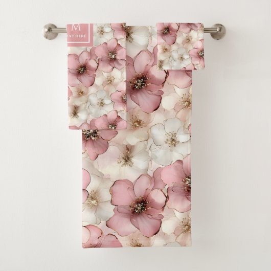 Pale Pink Petals Towel Chic Custom Name Bathroom Bad Handdoek (Insitu)