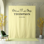 Pale Yellow | Mr and Mrs Elegant Simple Backdrop Wandkleed