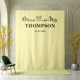 Pale Yellow | Mr and Mrs Elegant Simple Backdrop Wandkleed