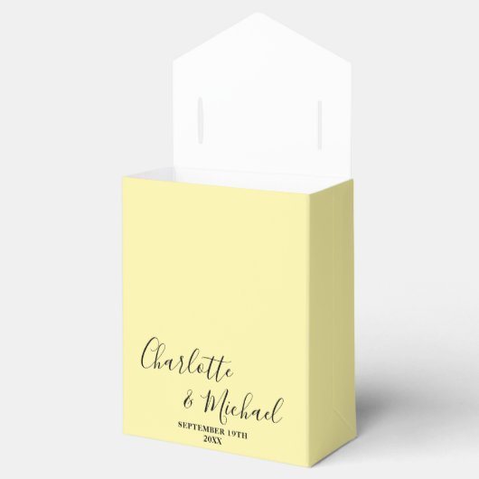 Pale Yellow Script Minimalist Wedding Bedankdoosjes (Geopend)