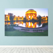 Paleis voor Schone Kunsten in de schemering Canvas Afdruk (Insitu (Houten vloer))