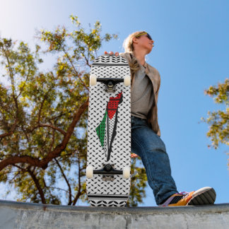 Palestina kaart met vlag en Keffiyeg patroon Persoonlijk Skateboard