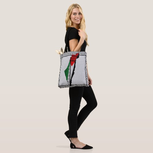 Palestina kaart met vlag en Keffiyeg patroon Tote Bag (Op model)