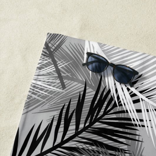 Palm Leaf Print, Grey / Grey, Black and White Strandlaken (In situ)