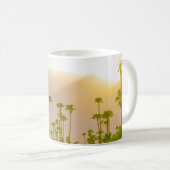 Palm Springs-zonsonderdag met bergen en palm tr Koffiemok (Voorkant rechts)