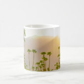 Palm Springs-zonsonderdag met bergen en palm tr Koffiemok (Center)