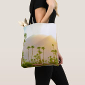 Palm Springs-zonsonderdag met bergen en palm tr Tote Bag (Dichtbij)