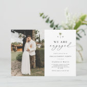 Palm Tree Monogram Beach Engagement Party Kaart (Staand voorkant)