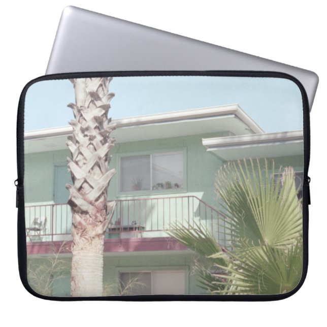 PALM TREE NEAR WHITCONCRETE HOUSE LAPTOP SLEEVE (Voorkant)