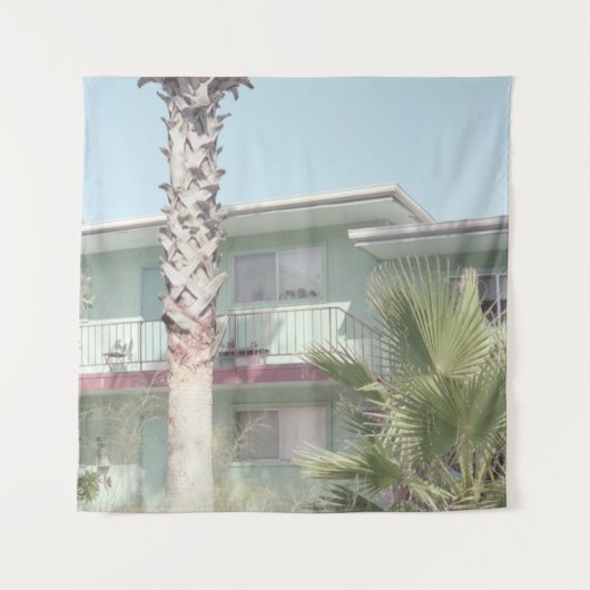 PALM TREE NEAR WHITCONCRETE HOUSE WANDKLEED (Voorkant)
