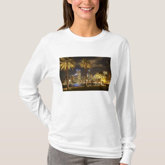 Palm Trees and CBD at Night, Sydney, New South T-shirt (Voorkant)