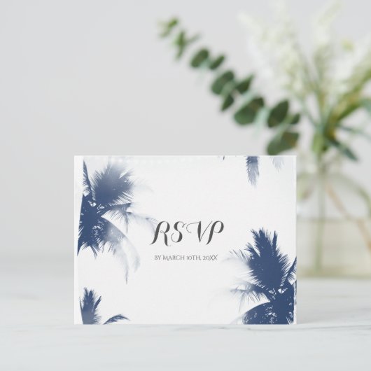 Palm Trees White Glamor Chic Modern Tropical RSVP Uitnodiging Briefkaart (Staand voorkant)