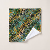 Palmbladeren op een luipaard achtergrond. bad handdoek (Wasdoekje)