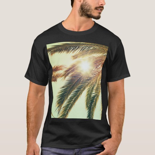 Palmbomen,  getinte lucht. t-shirt (Voorkant)