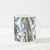 Palmbomen in een geposteriseerd ontwerp matglas koffiemok (Voorkant rechts)