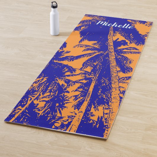 Palmbomen in een Oranje en blauw geposteriseerd de Yogamat (In situ)