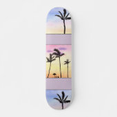 Palmbomen met zonnestralen in pastel persoonlijk skateboard (Voorkant)
