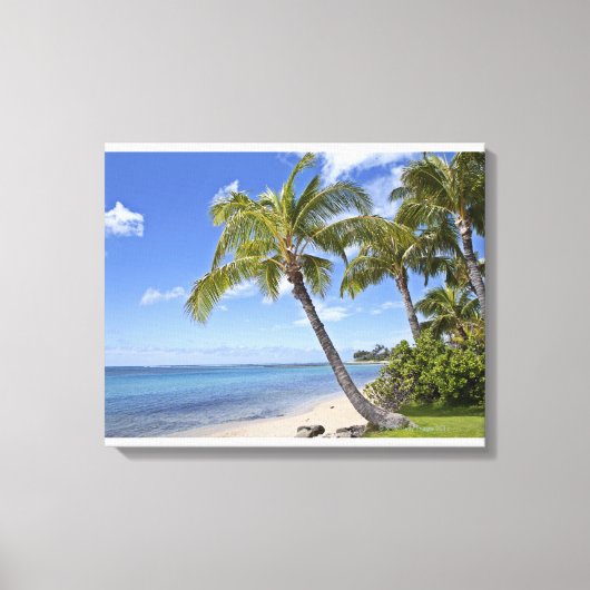 Palmbomen op het strand in Hawaii. Canvas Afdruk (Voorkant)
