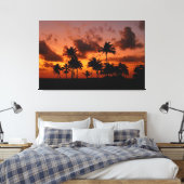 Palmbomen op zonsondergang - rood canvas afdruk (Insitu (Slaapkamer))