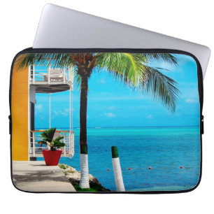 Palmboom aan de voorkant van een huis door het Zee Laptop Sleeve