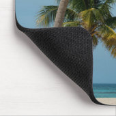 Palmboom en wit zandstrand muismat (Hoek)