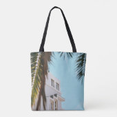 Palmboom nabij wit betongebouw tote bag (Achterkant)