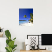 Palmboom omzoomd strand Cook Eilanden Poster (Thuiskantoor)