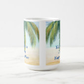 Palmboom op een zonnige dag op het strand koffiemok (Center)