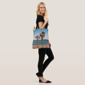 Palmboom op het strand in de ochtend tote bag (Op model)