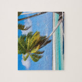 Palmboom op het strand van de oceaan legpuzzel (Verticaal)