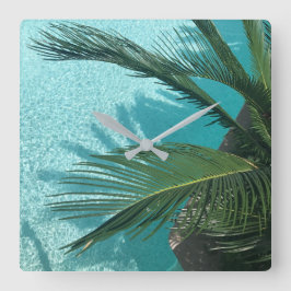 Palmboom over het water vierkante klok