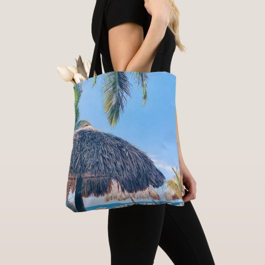 Palmboom, Palapa & Blauwe hemel op Curacao Beach Tote Bag (Dichtbij)