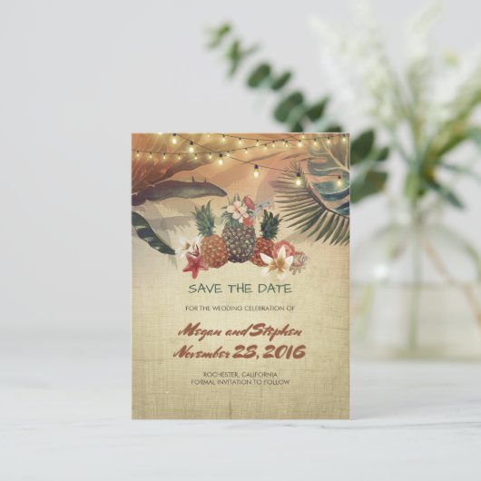Palmen en ananas Rustiek strand Save the Date Aankondigingskaart (Staand voorkant)