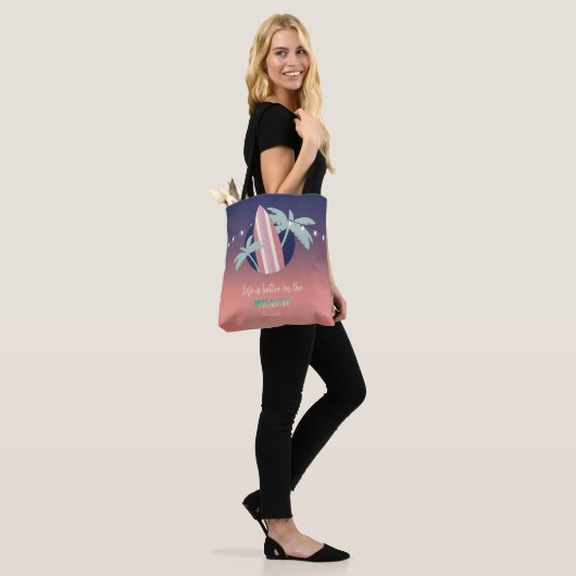 Palmen, surfplank, String Lights Beach Tote Bag (Op model)