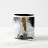 Palmetto-bomen lijst space shuttle Endeavor Tweekleurige Koffiemok (Center)