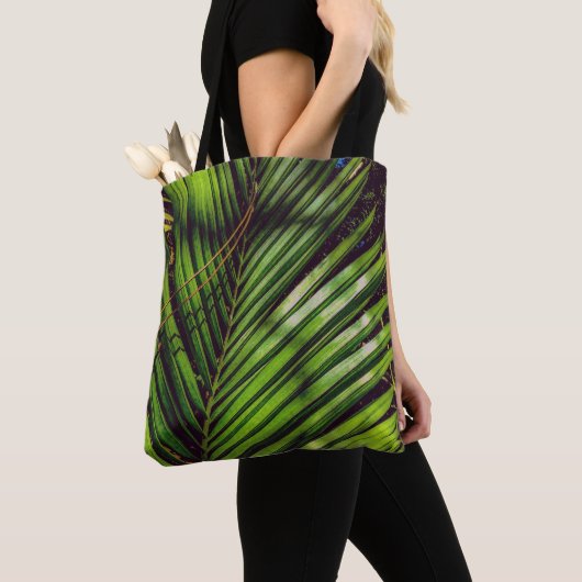 Palmrond, pijnnaalden en schaduwen Tas (Dichtbij)