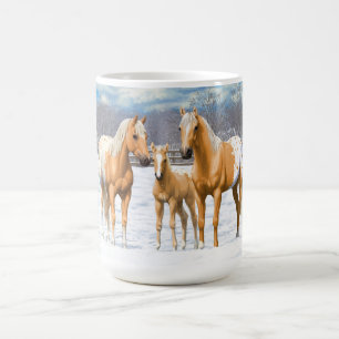 Palomino appaloosa paarden bij sneeuw koffiemok