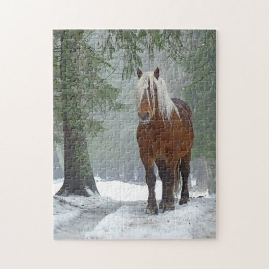 Palomino-paard in wintersneeuw in de bosrust legpuzzel (Verticaal)