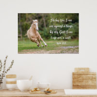 Palomino paard Schriftvers lopen tegen een troep