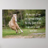 Palomino paard Schriftvers lopen tegen een troep Poster (Voorkant)