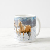Palomino verf kwartpaarden bij sneeuw koffiemok (Voorkant rechts)